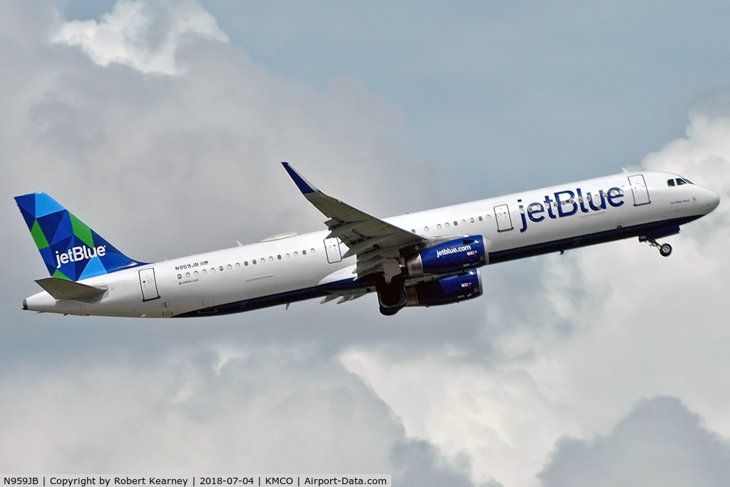 N959JB, 2015 Airbus A321-231 C/N 6903, Climbing out of r/w 36R