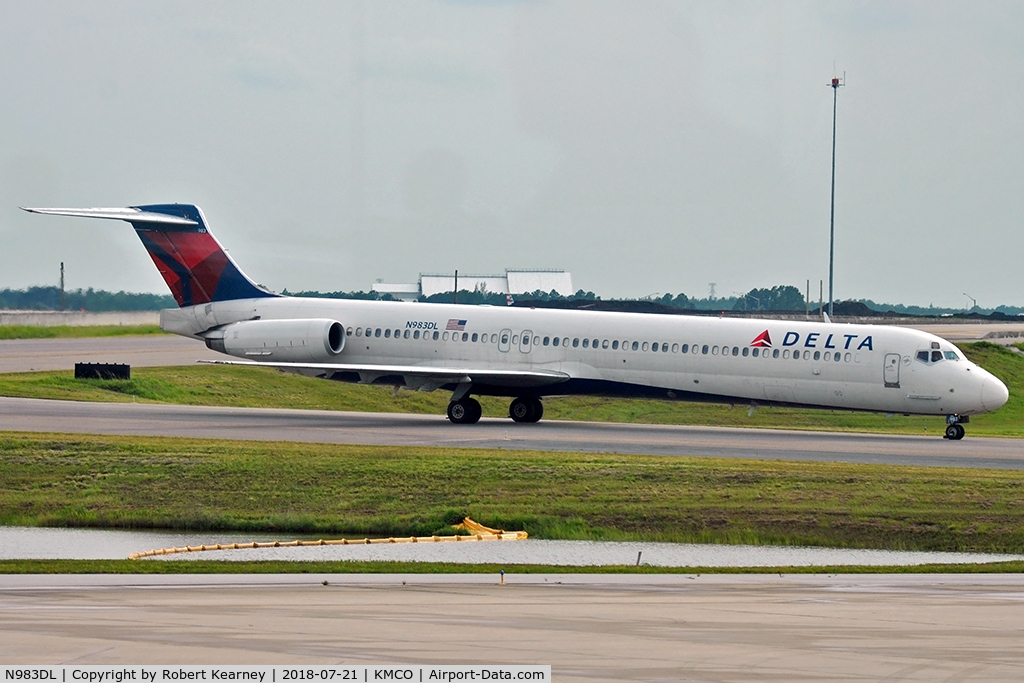 N983DL, 1991 McDonnell Douglas MD-88 C/N 53274, Taxiing in after arrival