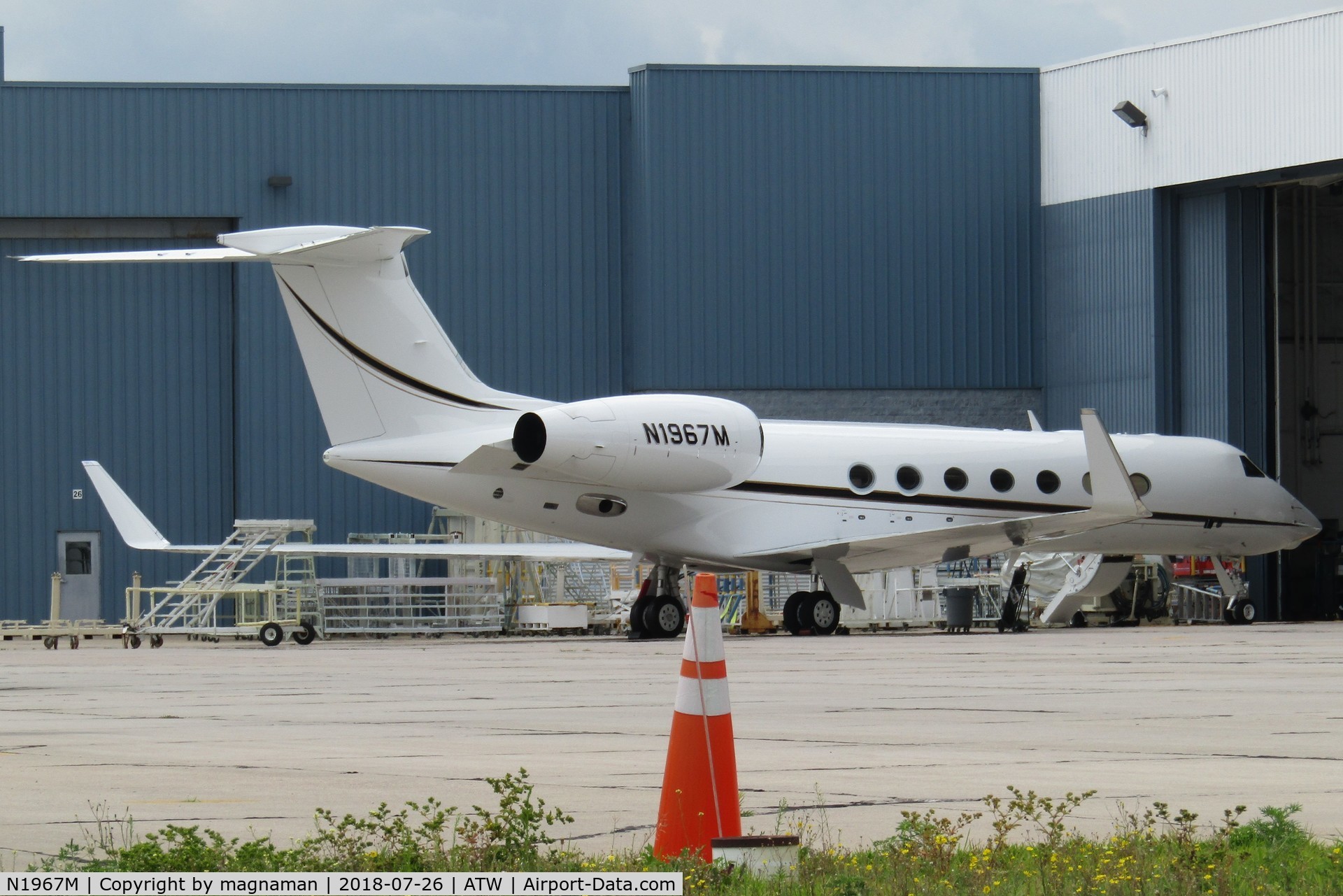N1967M, 2017 Gulfstream Aerospace G550 C/N 5558, at appleton facility