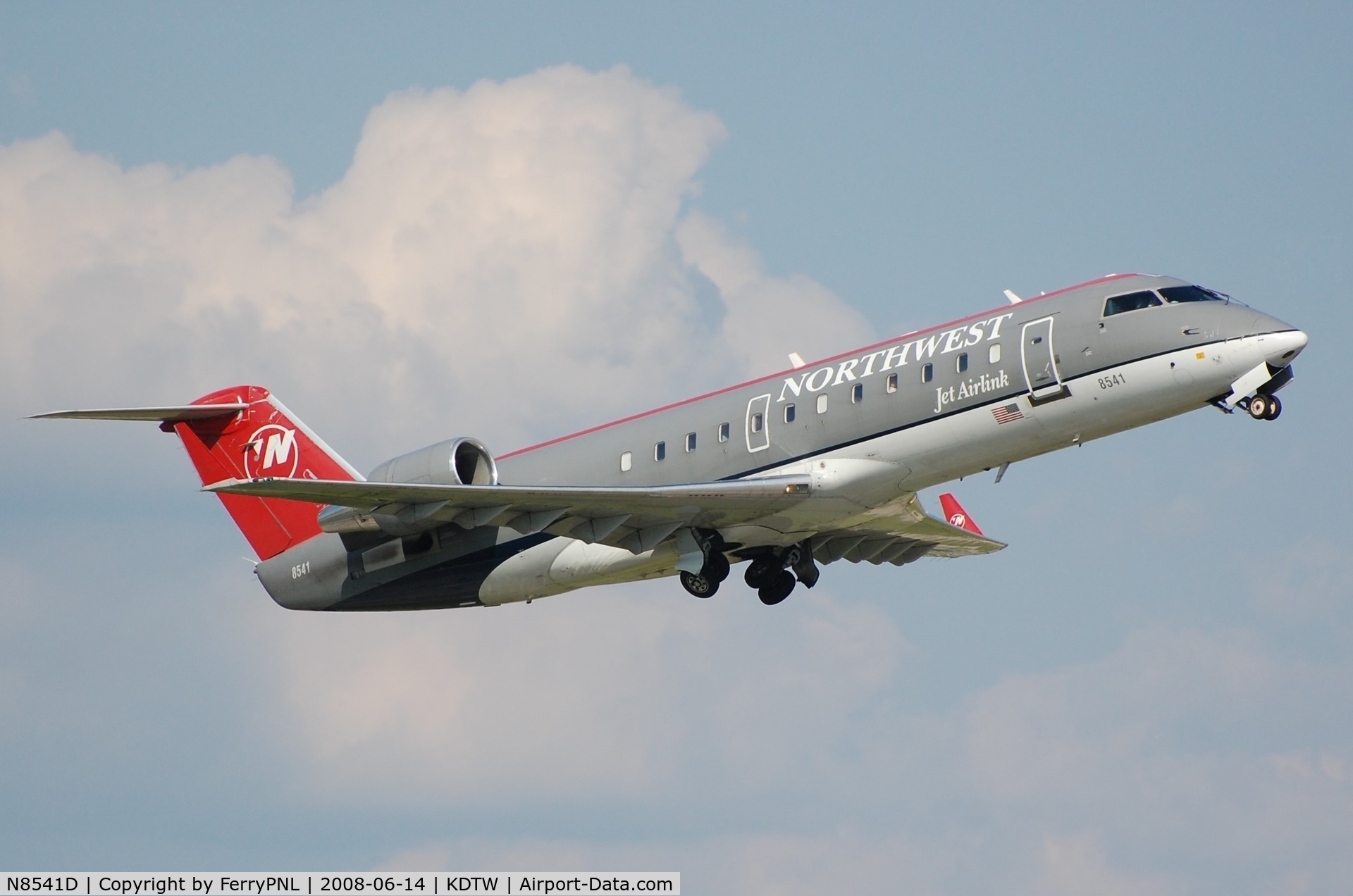 N8541D, 2001 Bombardier CRJ-200LR (CL-600-2B19) C/N 7541, NWA Airlink CL200