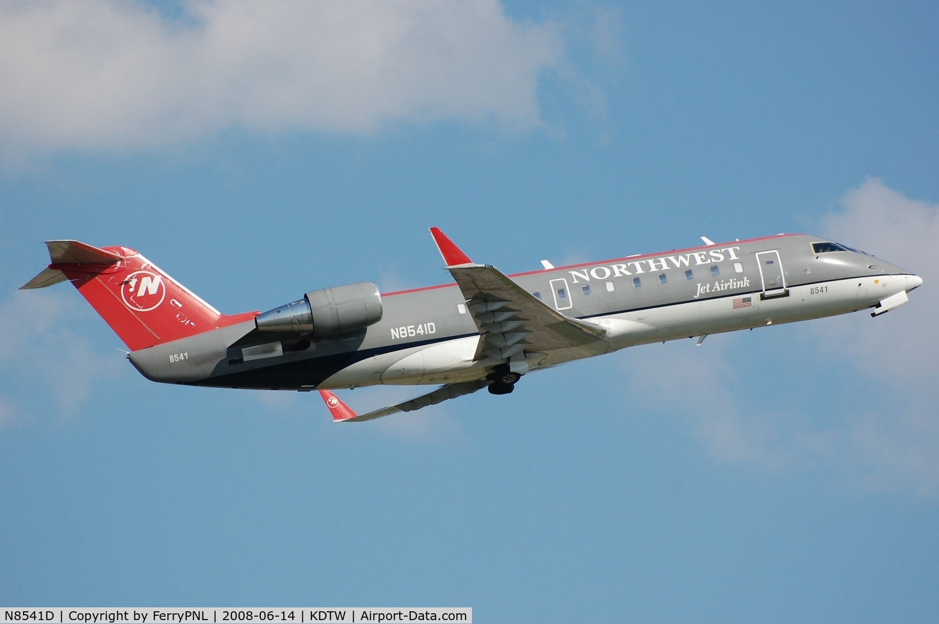 N8541D, 2001 Bombardier CRJ-200LR (CL-600-2B19) C/N 7541, Departure of NWA Airlink CL200