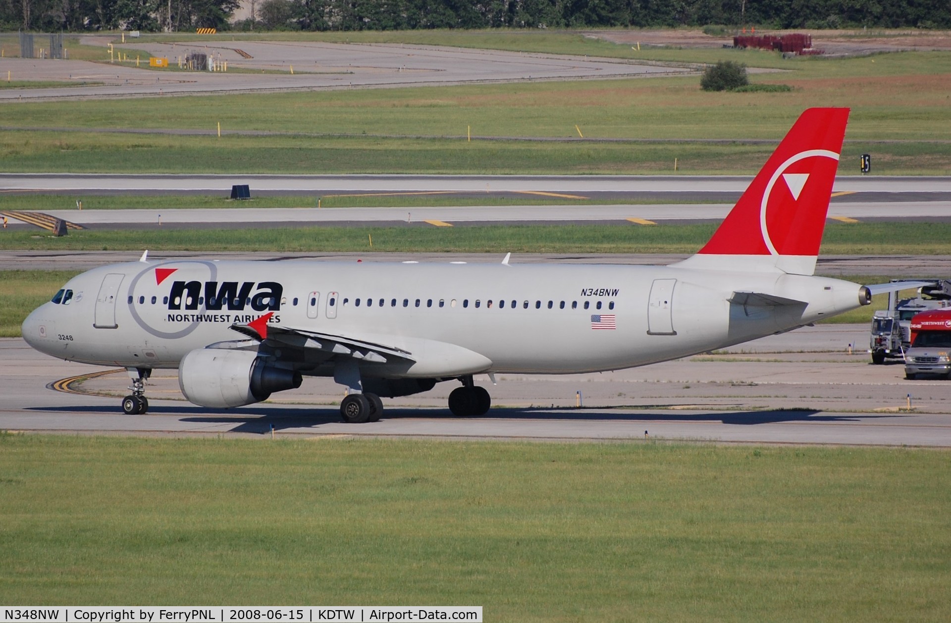N348NW, 1993 Airbus A320-212 C/N 410, NWA A320 taxying