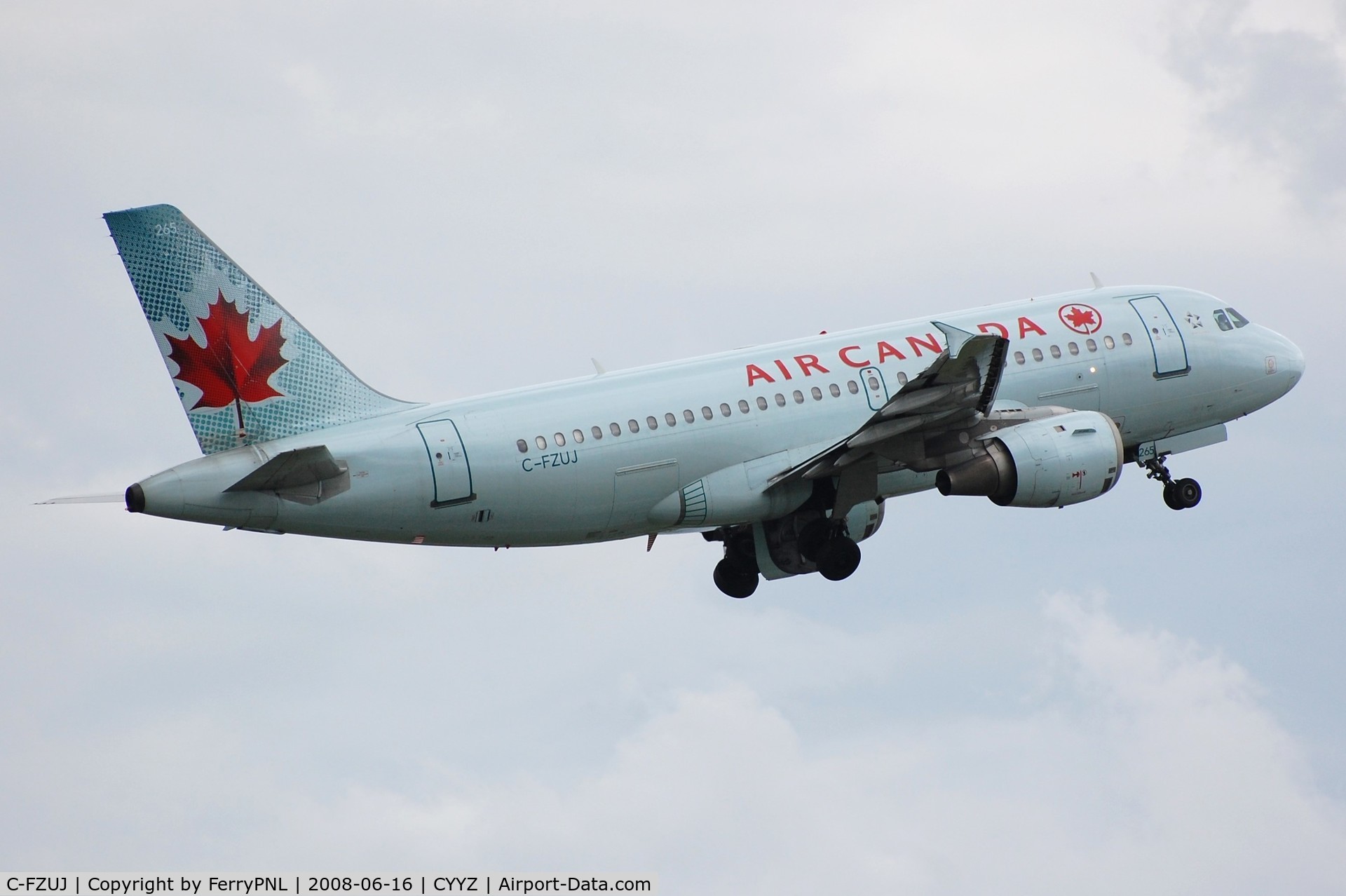 C-FZUJ, 1997 Airbus A319-114 C/N 719, Air Canada A319 departing