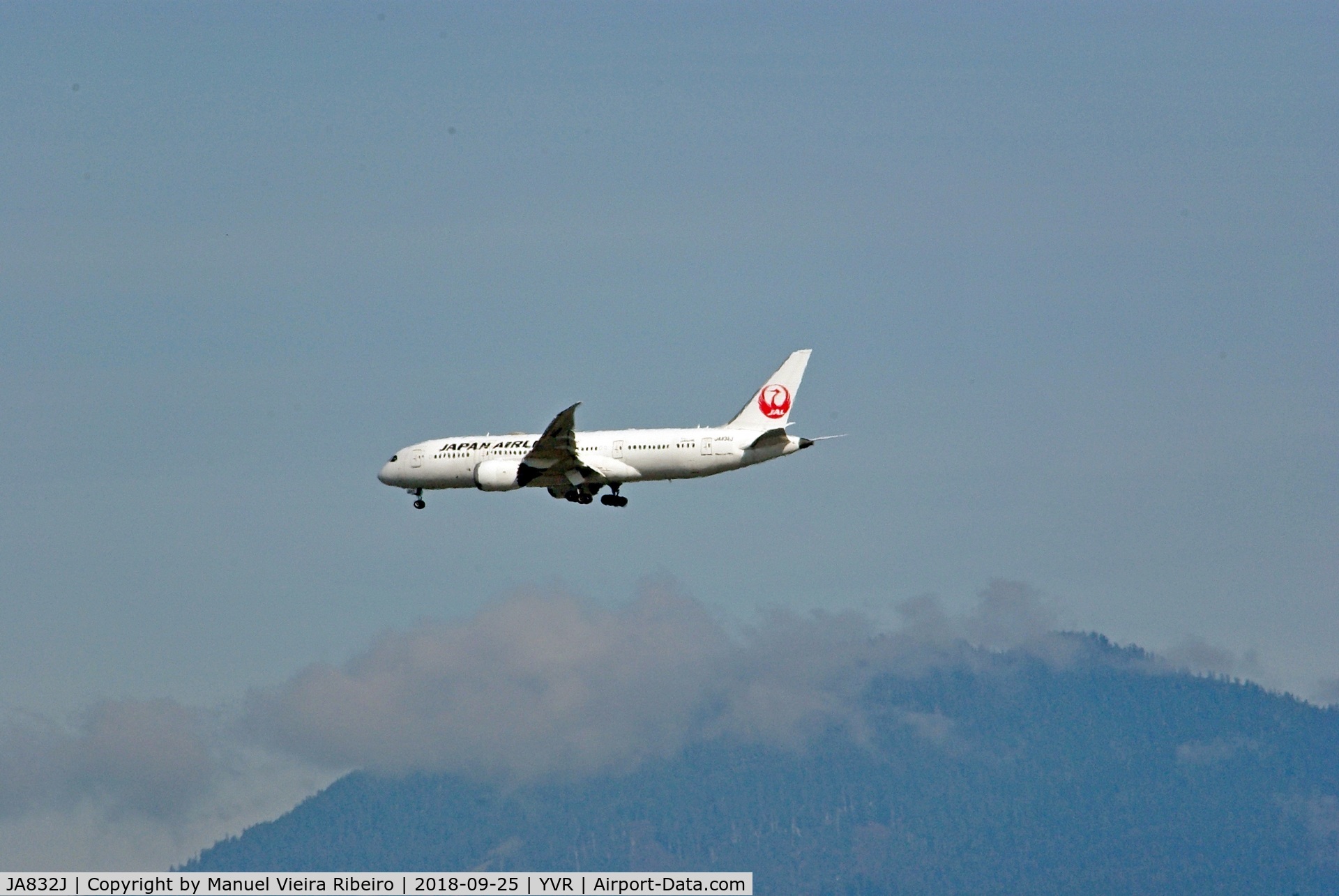 JA832J, 2013 Boeing 787-8 Dreamliner C/N 34844, Arrival at YVR