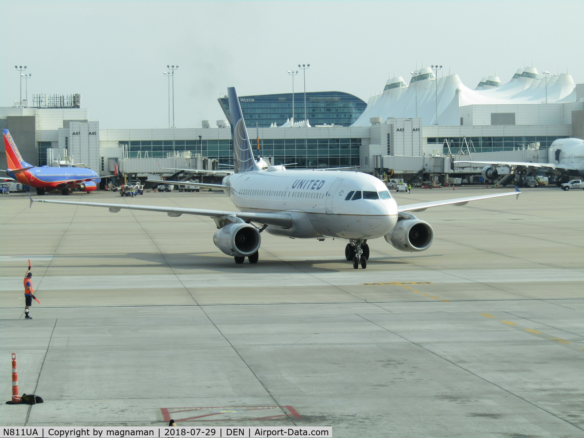 N811UA, 1998 Airbus A319-131 C/N 847, just landed at DEN