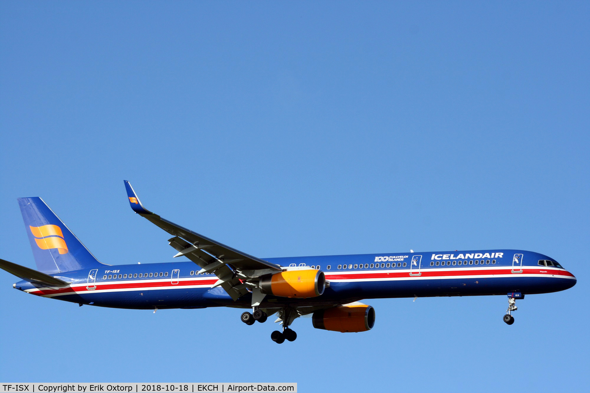 TF-ISX, 2000 Boeing 757-3E7 C/N 30179, TF-ISX landing rw 04L