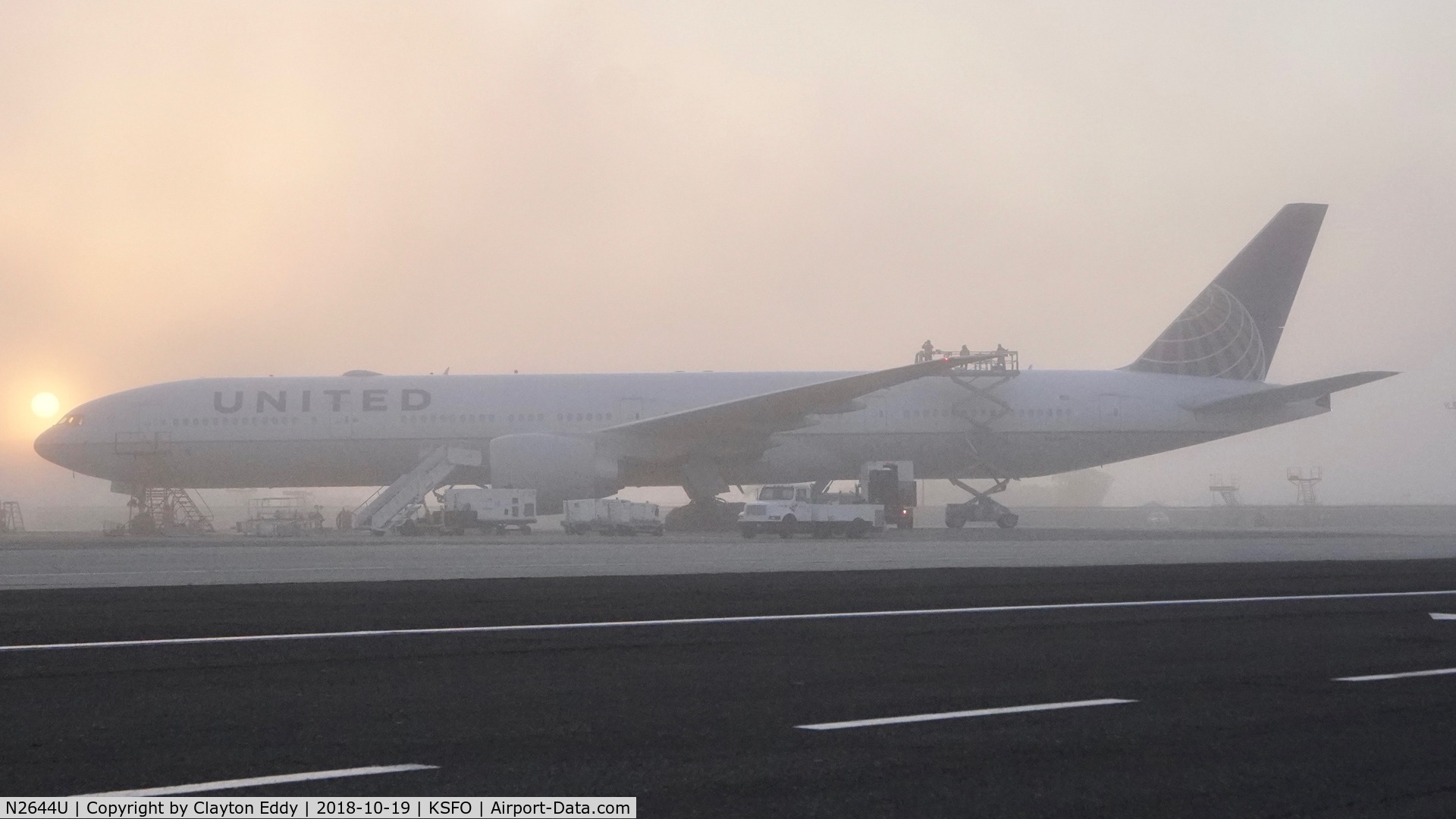 N2644U, 2017 Boeing 777-300/ER C/N 63724, Foggy morning SFO 2018.