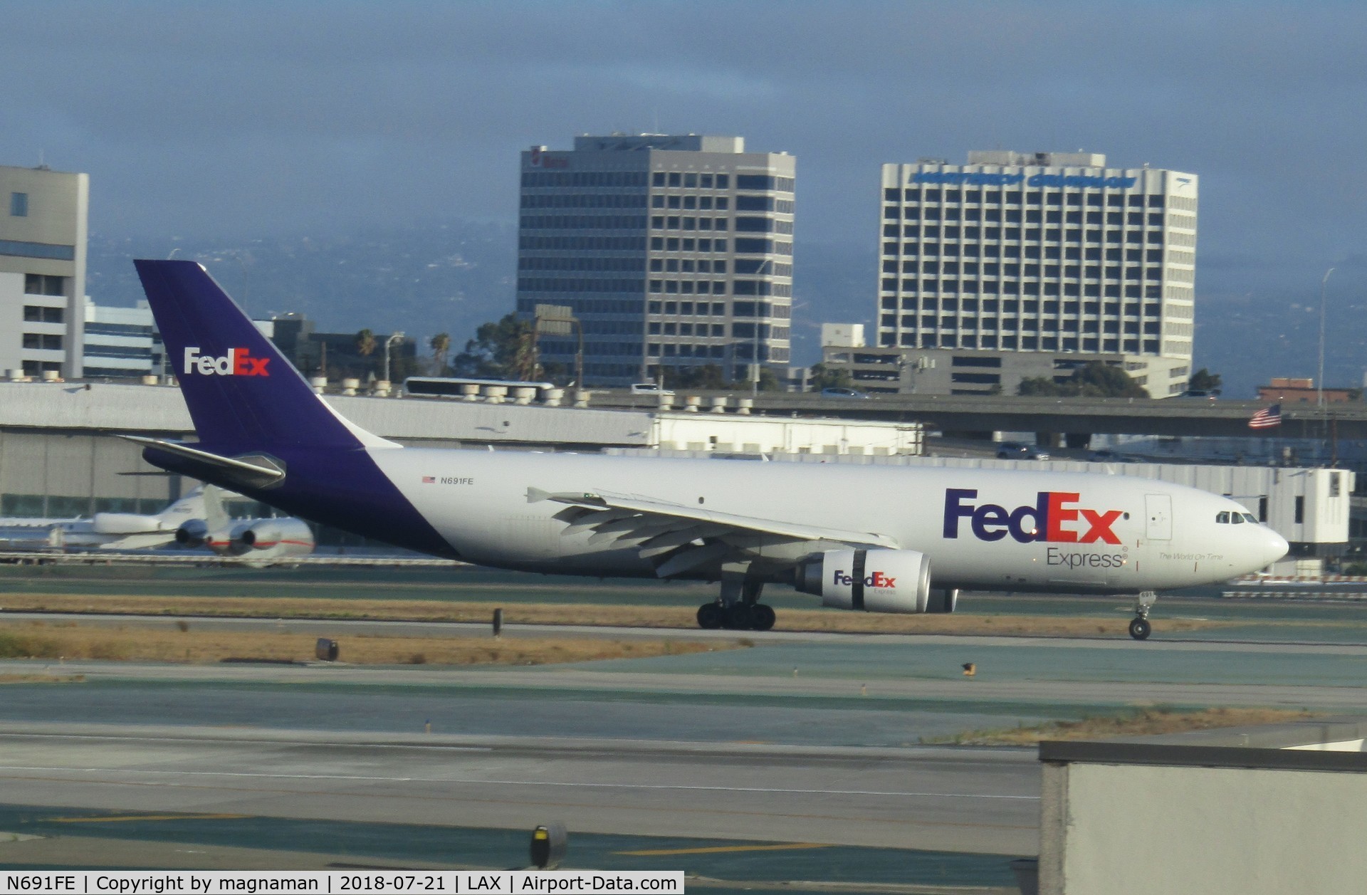 N691FE, 2007 Airbus A300F4-605R C/N 0877, landing at LAX