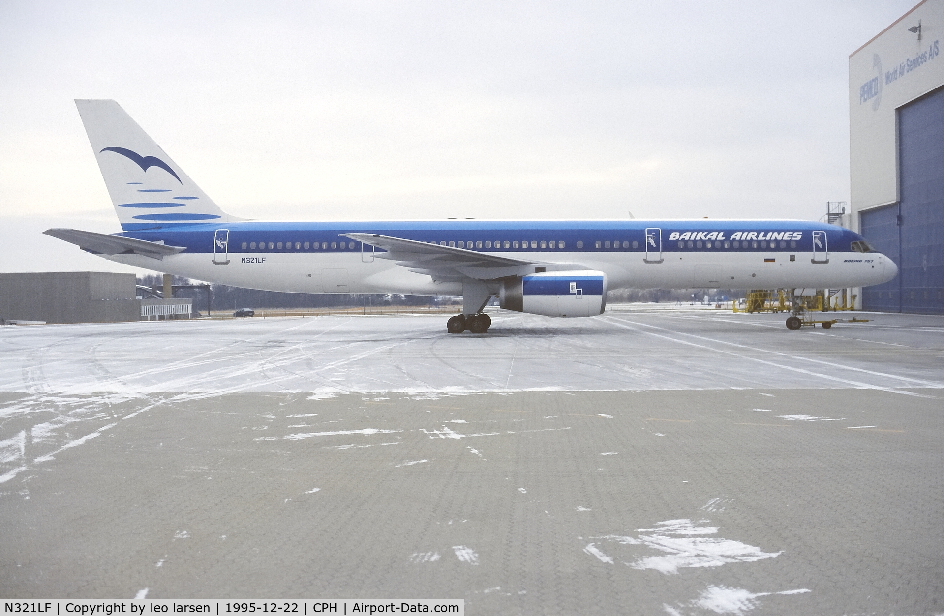 N321LF, 1994 Boeing 757-28A C/N 26269, Copenhagen 22.12.1995 in Baikal AL c/s.