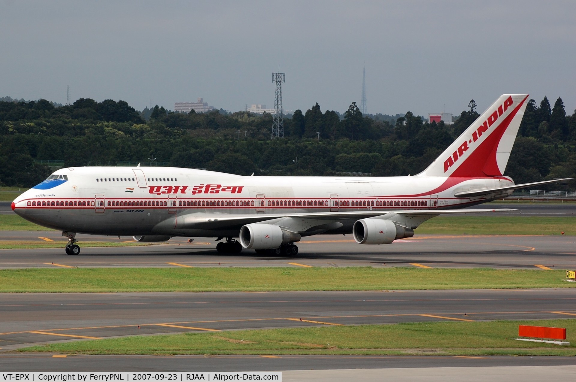VT-EPX, 1988 Boeing 747-337 C/N 24160, Air India vacating the runway