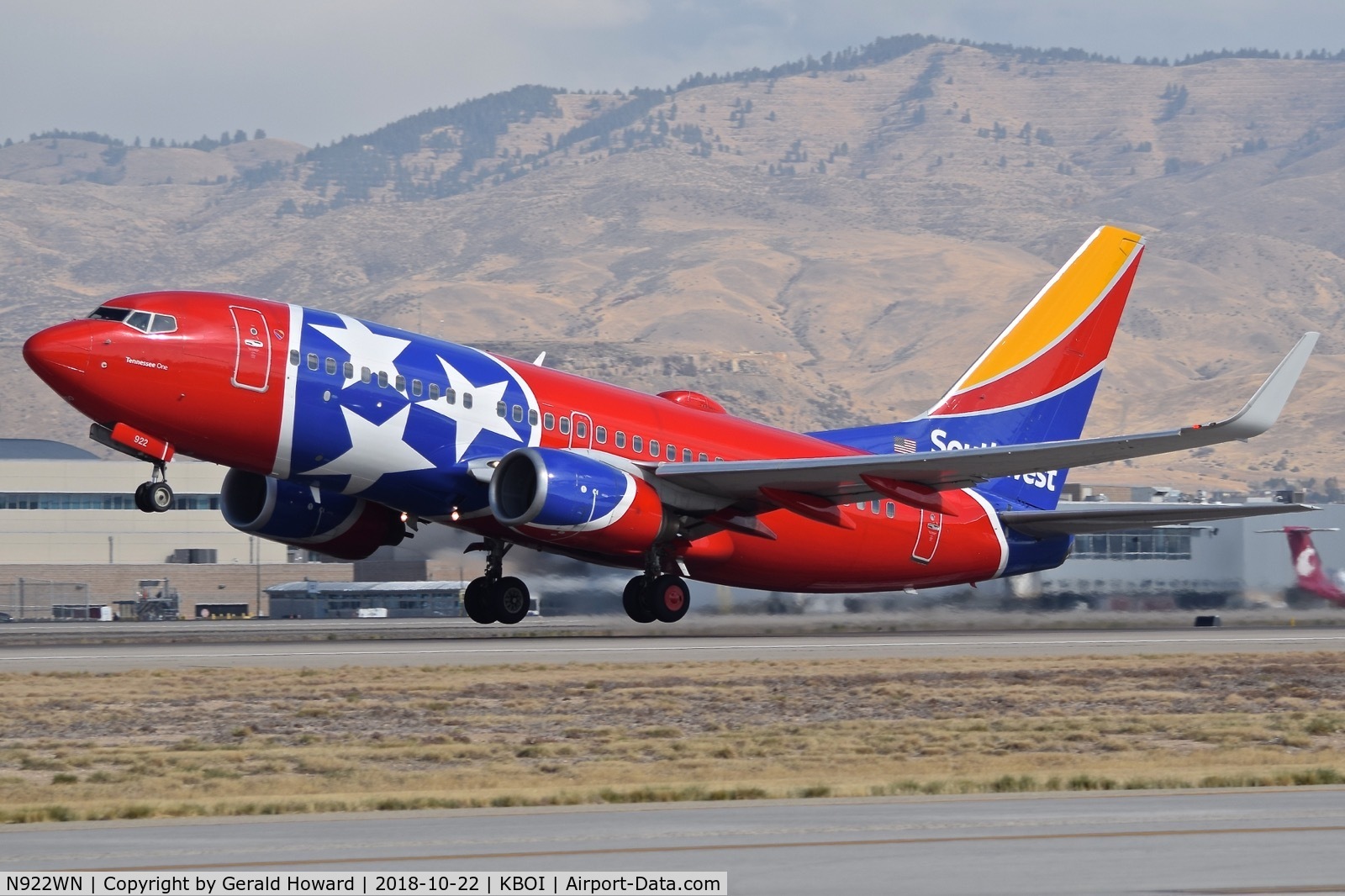 N922WN, 2008 Boeing 737-7H4 C/N 32461, Take off from RWY 28L.