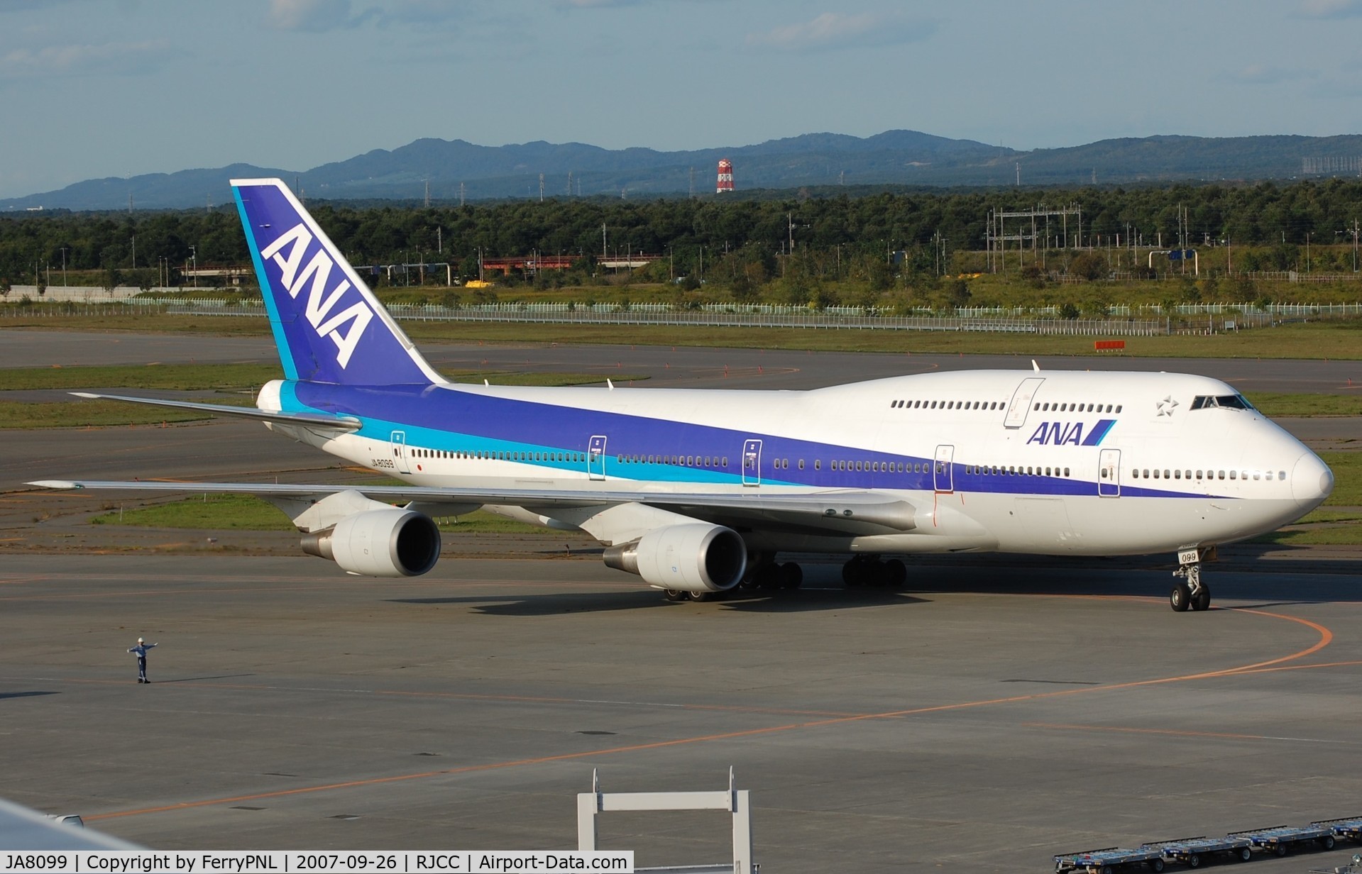 JA8099, 1991 Boeing 747-481D C/N 25292, ANA domestic B744 without winglets.