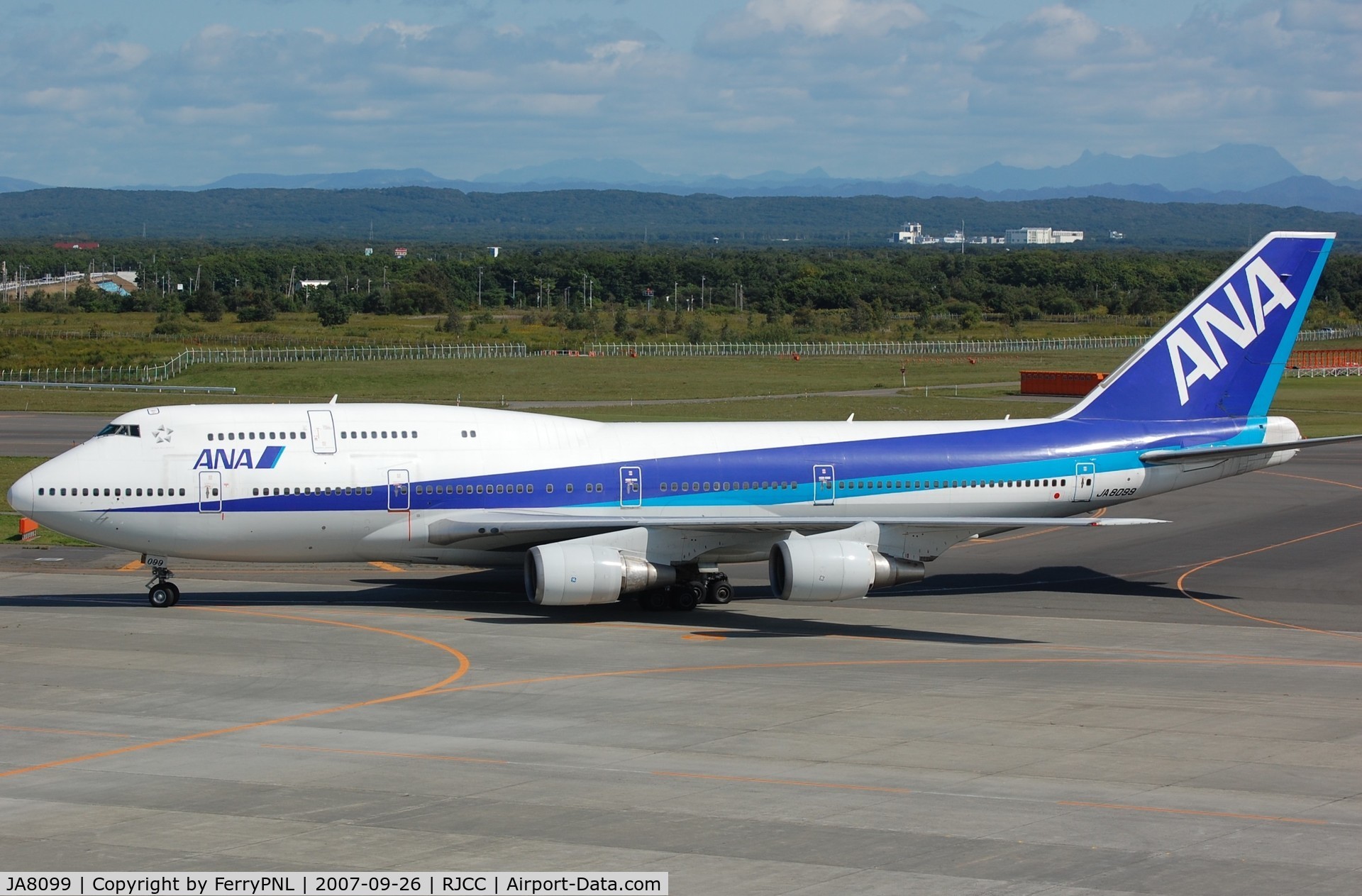 JA8099, 1991 Boeing 747-481D C/N 25292, ANA B744D arriving in CTS
