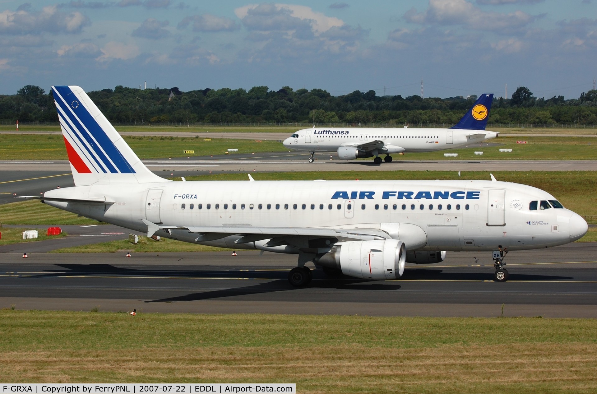 F-GRXA, 2001 Airbus A319-111 C/N 1640, Air France A319 departing DUS