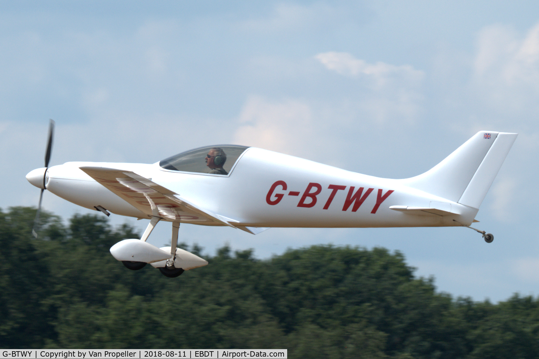 G-BTWY, 1994 Aero Designs Pulsar C/N PFA 202-12040, Aero Designs Pulsar landing at Schaffen-Diest, old-timer fly-in 2018