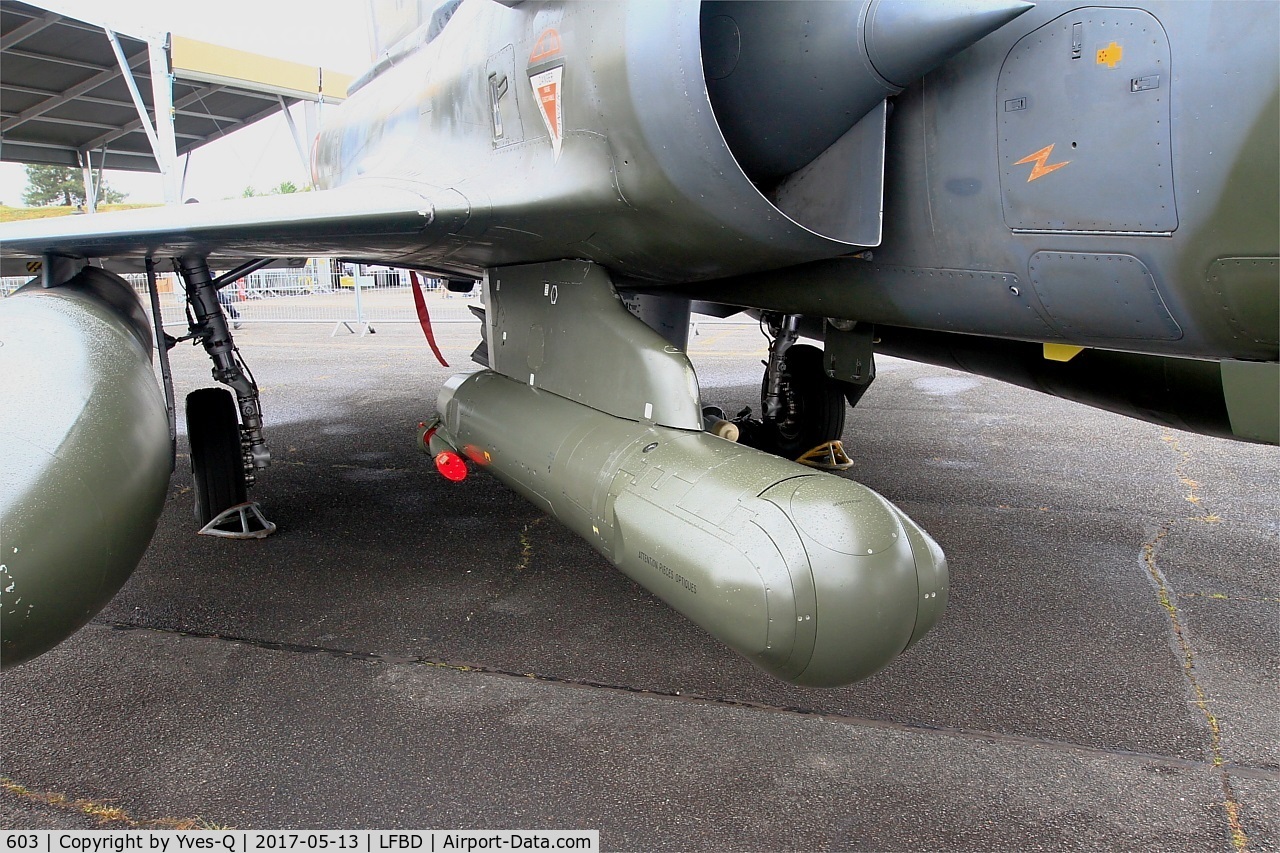 603, Dassault Mirage 2000D C/N 394, Dassault Mirage 2000D (3-XL), thermic camera-mounted laser designation pod close up view, Bordeaux-Mérignac Air Base 106 (LFBD-BOD) Open day 2017