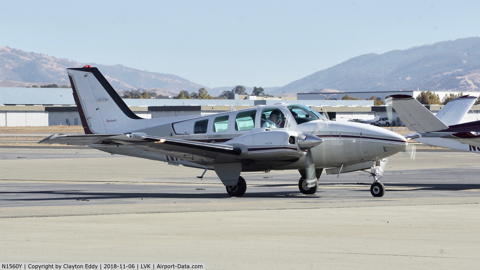 N1560Y, 1994 Beech 58 Baron C/N TH-1717, Livermore Airport California 2018.