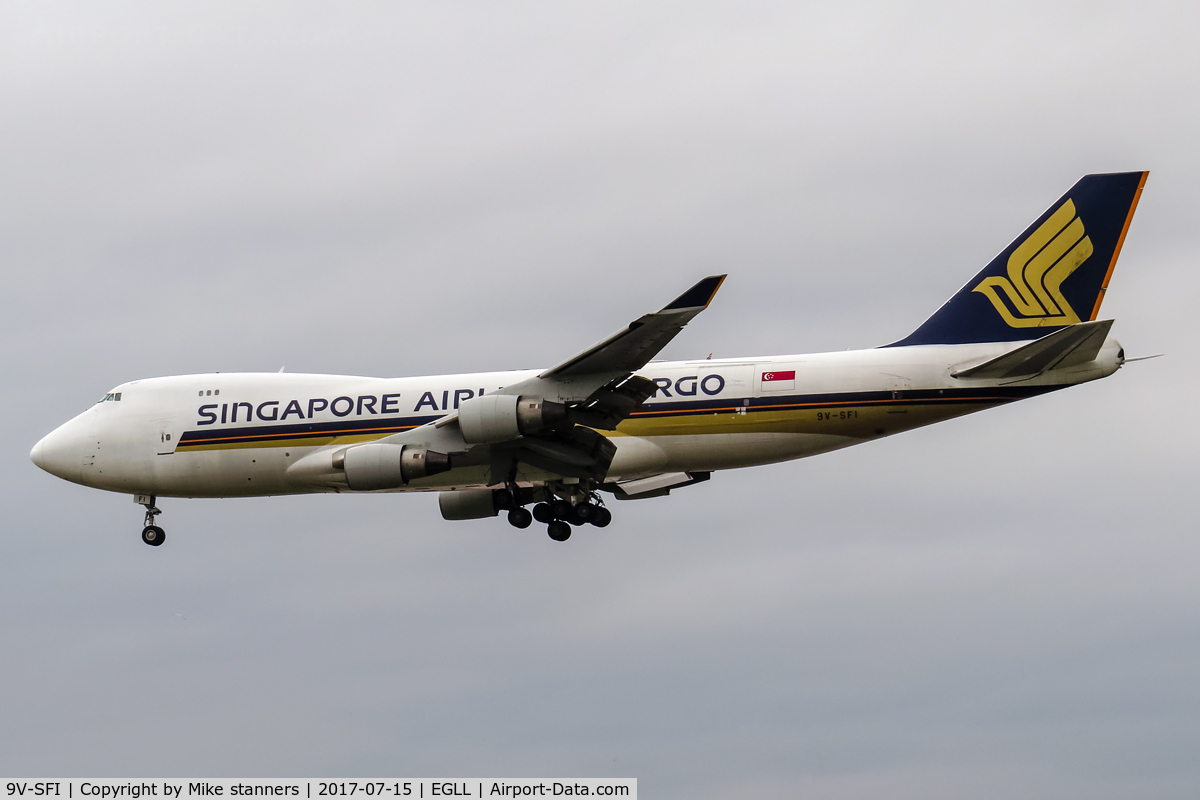 9V-SFI, 2000 Boeing 747-412F/SCD C/N 28027, Singapore Airlines Cargo B747-412FSCD landing runway 27L from SHJ,LHR 15.7.2017