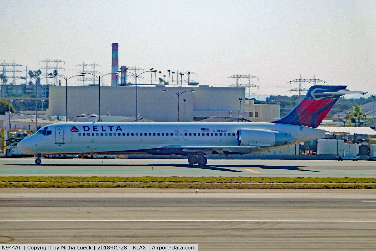 N944AT, 1999 Boeing 717-200 C/N 55007, At LAX