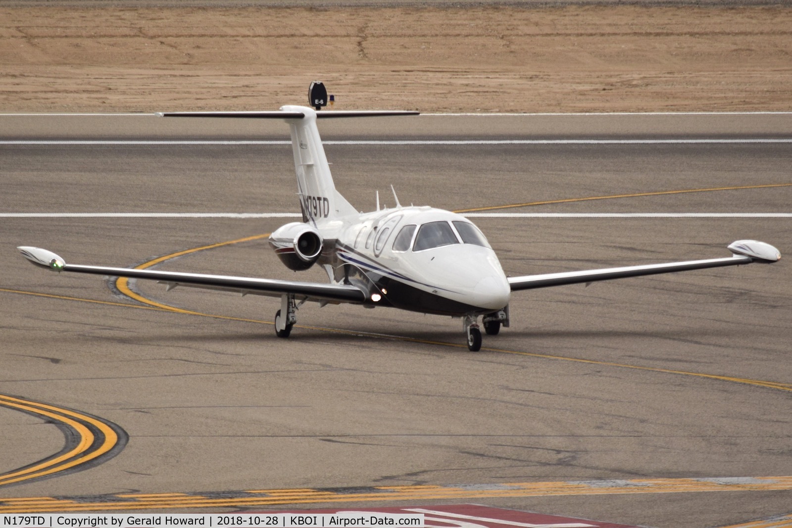 N179TD, 2007 Eclipse Aviation Corp EA500 C/N 000074, Turning off RWY 10L.