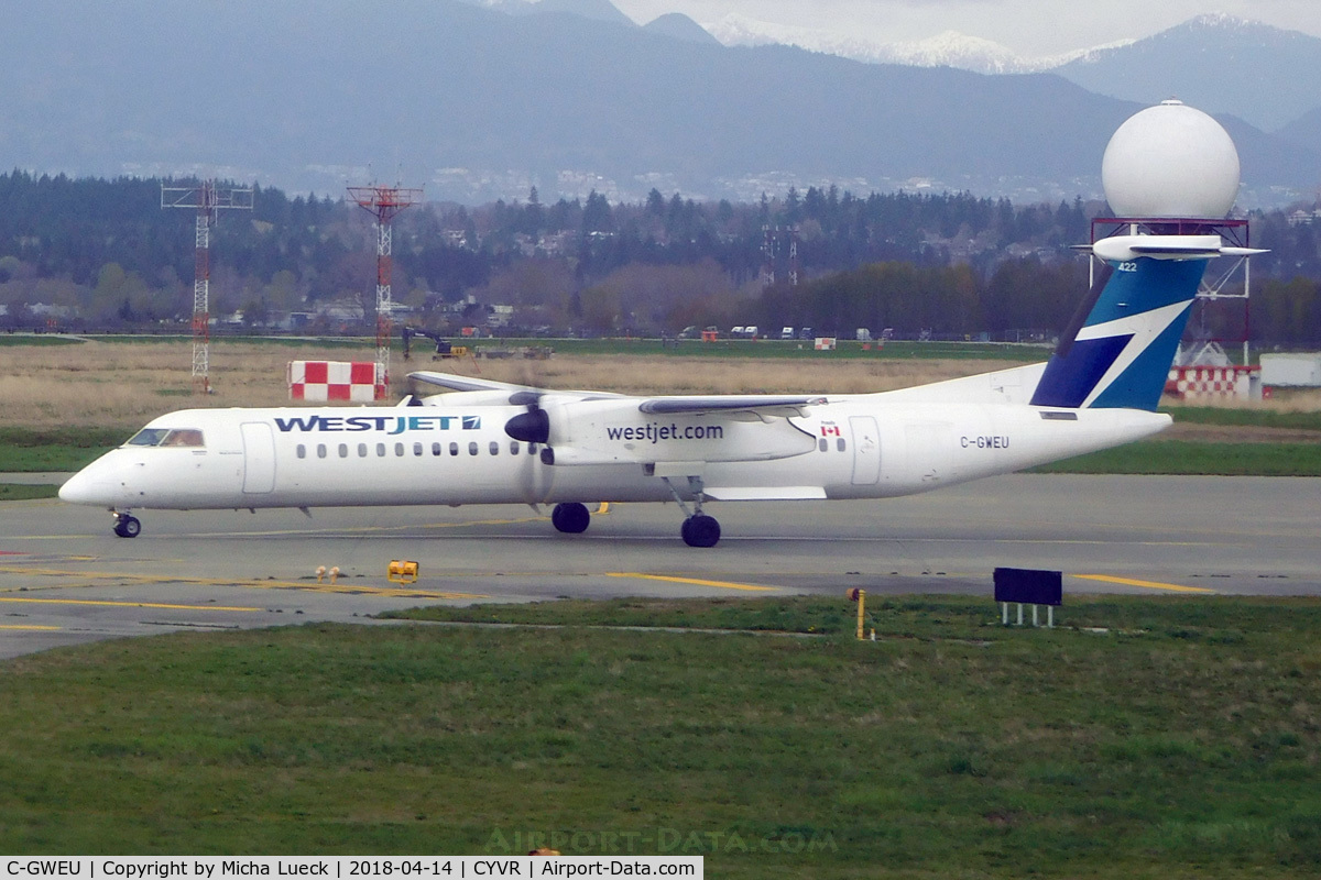 C-GWEU, Bombardier DHC-8-Q400 Dash 8 C/N 4493, At Vancouver