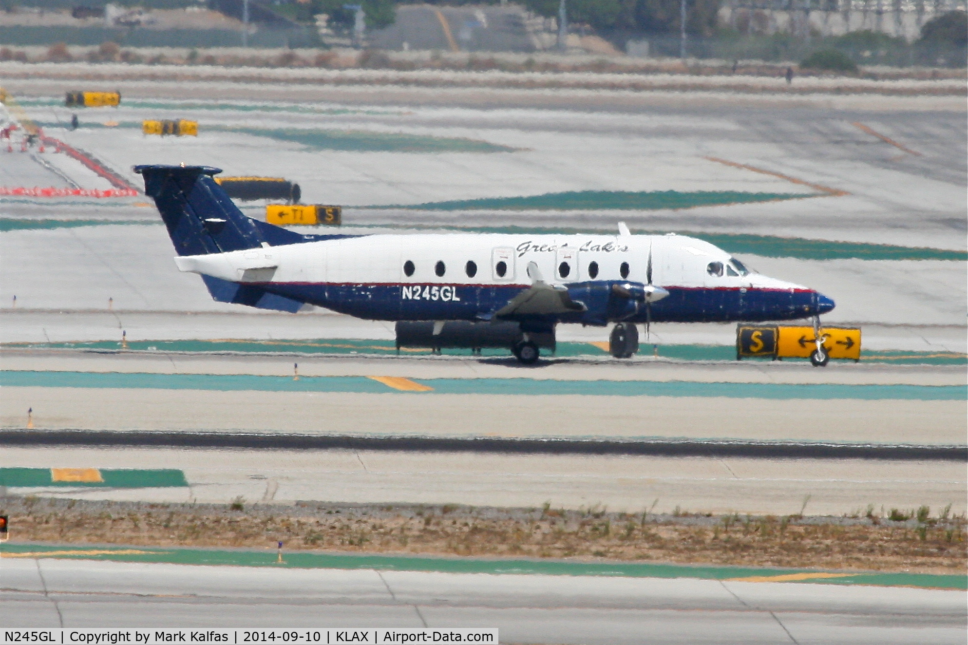 N245GL, 1996 Beech 1900D C/N UE-245, taxiing to 25R LAX. N245GL was withdrawn from service 2018-03-10.