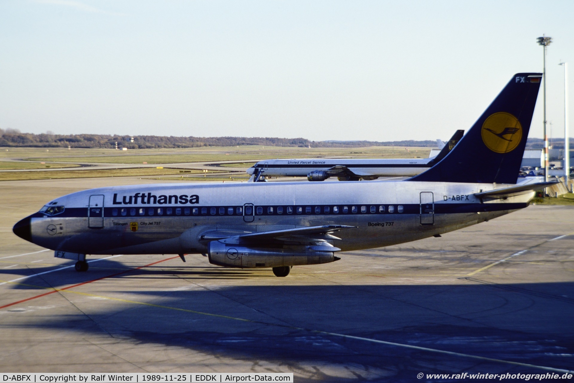 D-ABFX, 1981 Boeing 737-230 C/N 22128, Boeing 737-230 - LH DLH Lufthansa ' Tübingen' - 22128 -D-ABFX - 25.11.1989 - CGN
