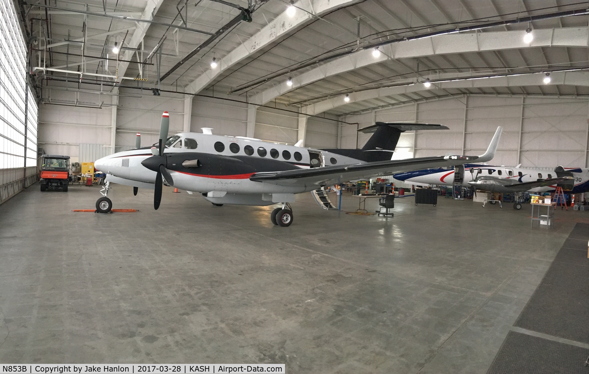 N853B, Beechcraft B300 Super King Air 350 C/N FL-719, N853B at ASH