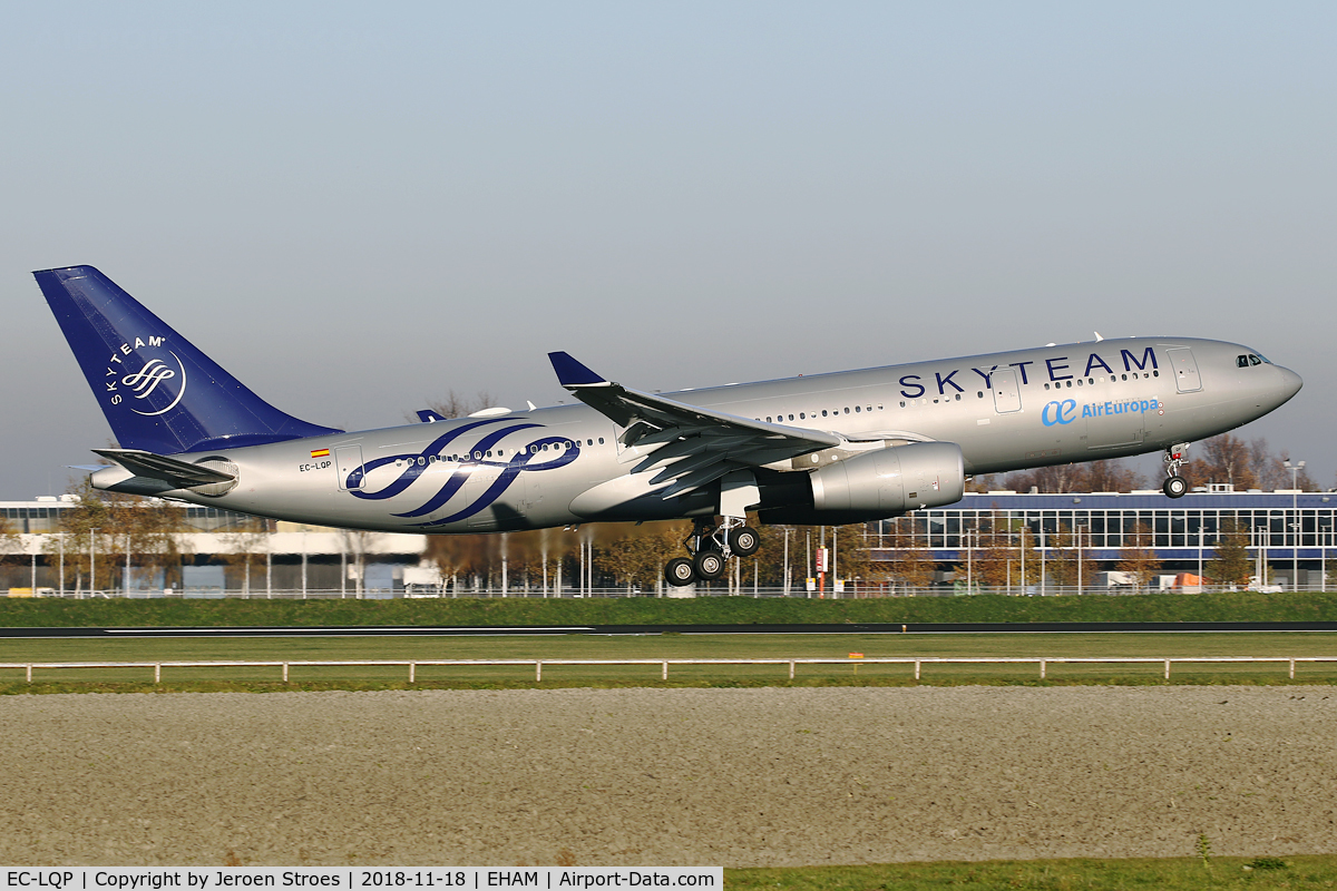EC-LQP, 2003 Airbus A330-243 C/N 526, EHAM