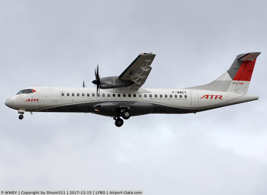 F-WWEY, 1988 ATR 72-201 C/N 098, C/n 0098 - Camera mounted on the nose...