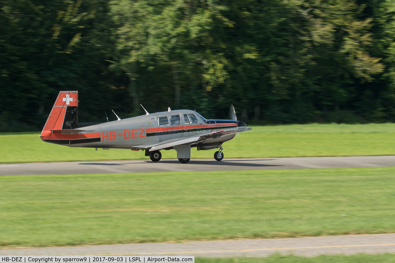 HB-DEZ, 1966 Mooney M20F Executive Executive C/N 670187, Landing runway 05 Langenthal-Bleienbach.
