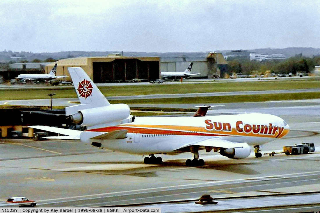 N152SY, 1981 McDonnell Douglas DC-10-15 C/N 48289, N152SY   McDonnell Douglas DC-10-15 [48289] (Sun Country) Gatwick~G 28/08/1996