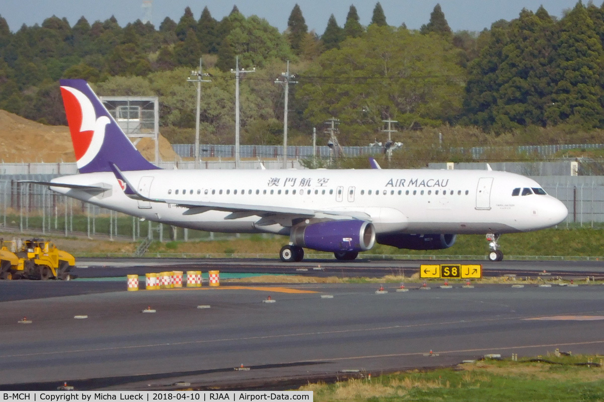 B-MCH, 2017 Airbus A320-232 C/N 7497, At Narita