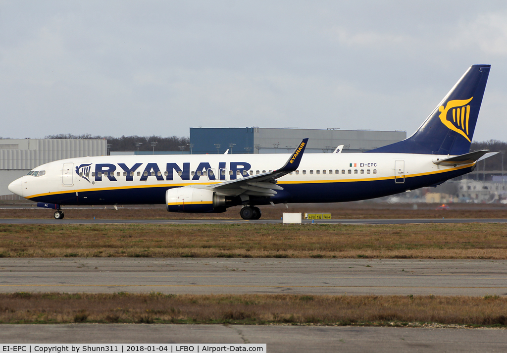 EI-EPC, 2011 Boeing 737-8AS C/N 40312, Lining up rwy 32R for departure...