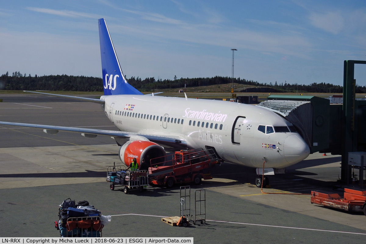 LN-RRX, 1998 Boeing 737-683 C/N 28296, At Gothenburg