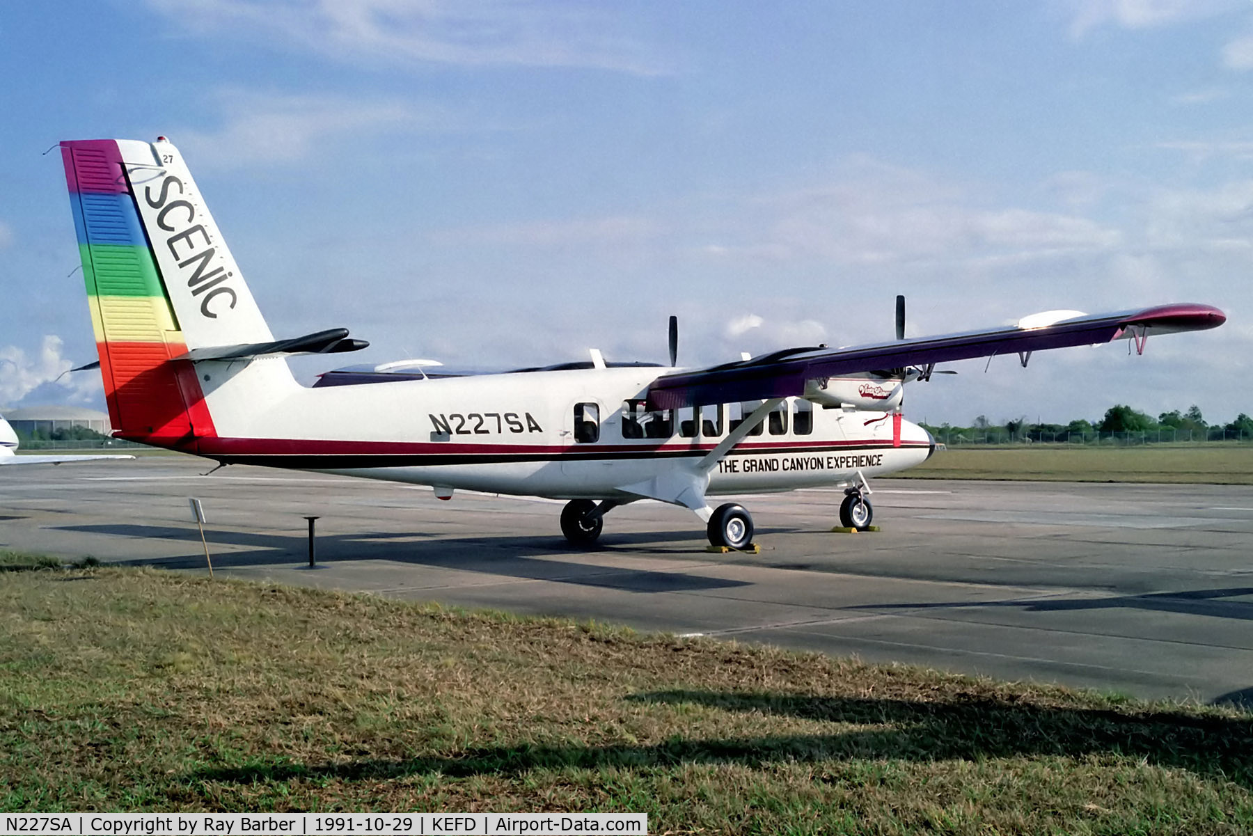 N227SA, 1976 De Havilland Canada DHC-6-300 Twin Otter C/N 517, N227SA   De Havilland Canada DHC-6-300 Twin Otter [517] (Scenic Airlines) Houston-Ellington Field~N 29/10/1991