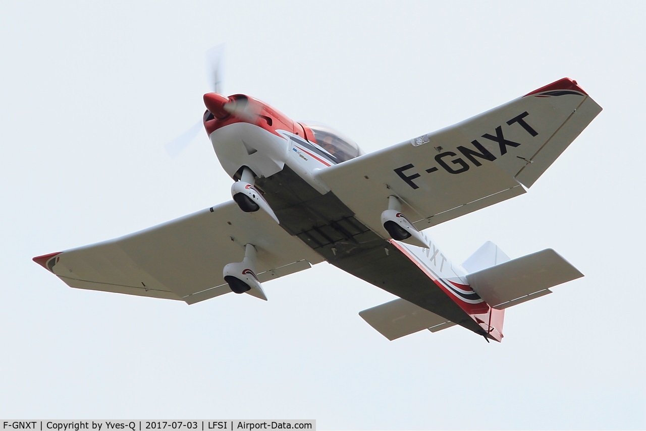 F-GNXT, 2005 Apex (Robin) DR-140-140B C/N 2590, Robin R-2160 Alpha Sport, Take off rwy 29, St Dizier-Robinson Air Base 113 (LFSI) Open day 2017