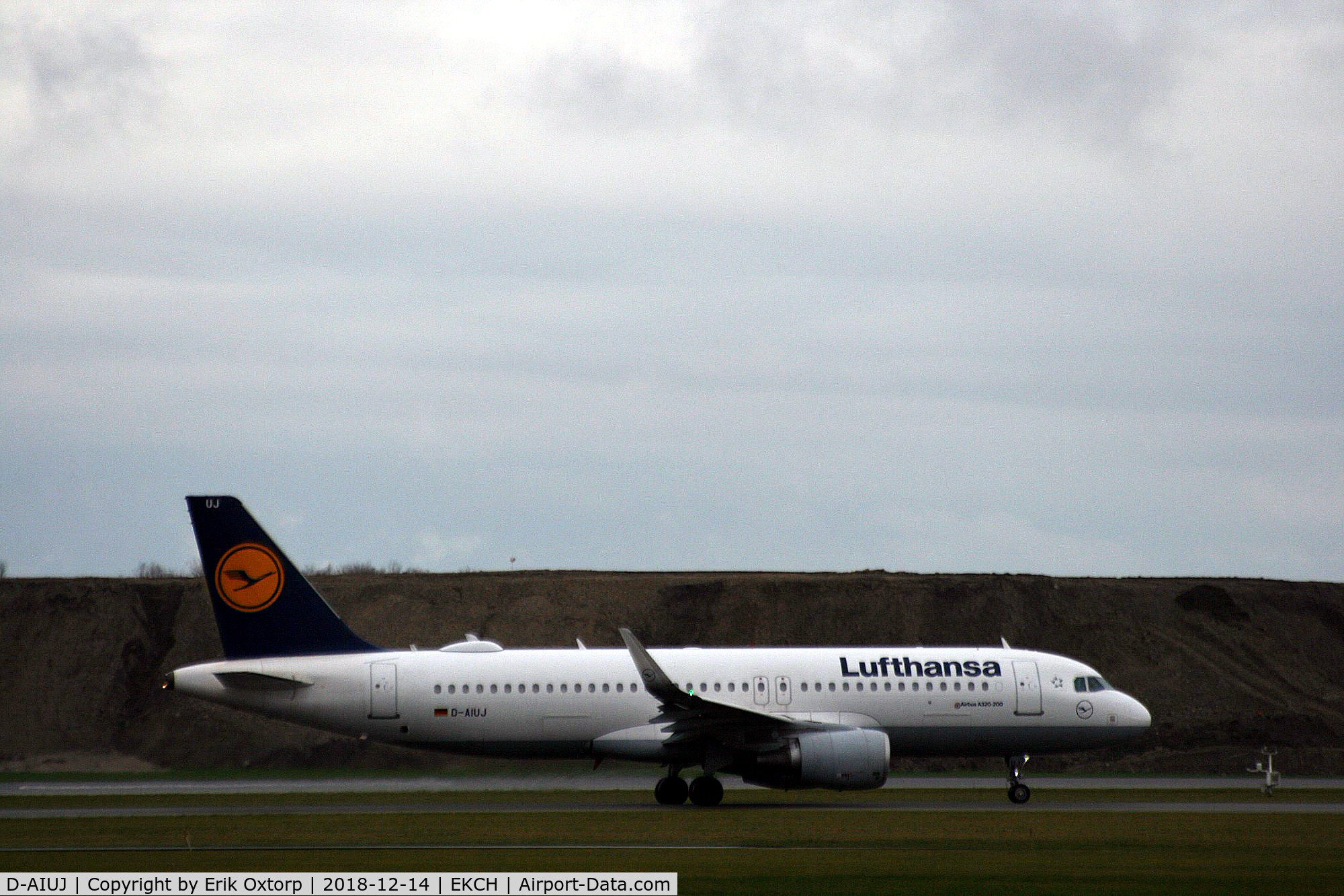 D-AIUJ, 2014 Airbus A320-214 C/N 6301, D-AIUJ taxing for takeoff rw 04R