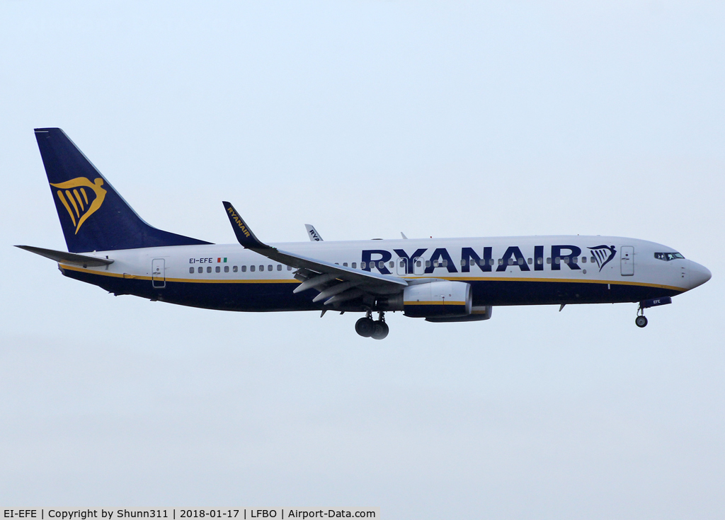 EI-EFE, 2009 Boeing 737-8AS C/N 37533, Landing rwy 32L