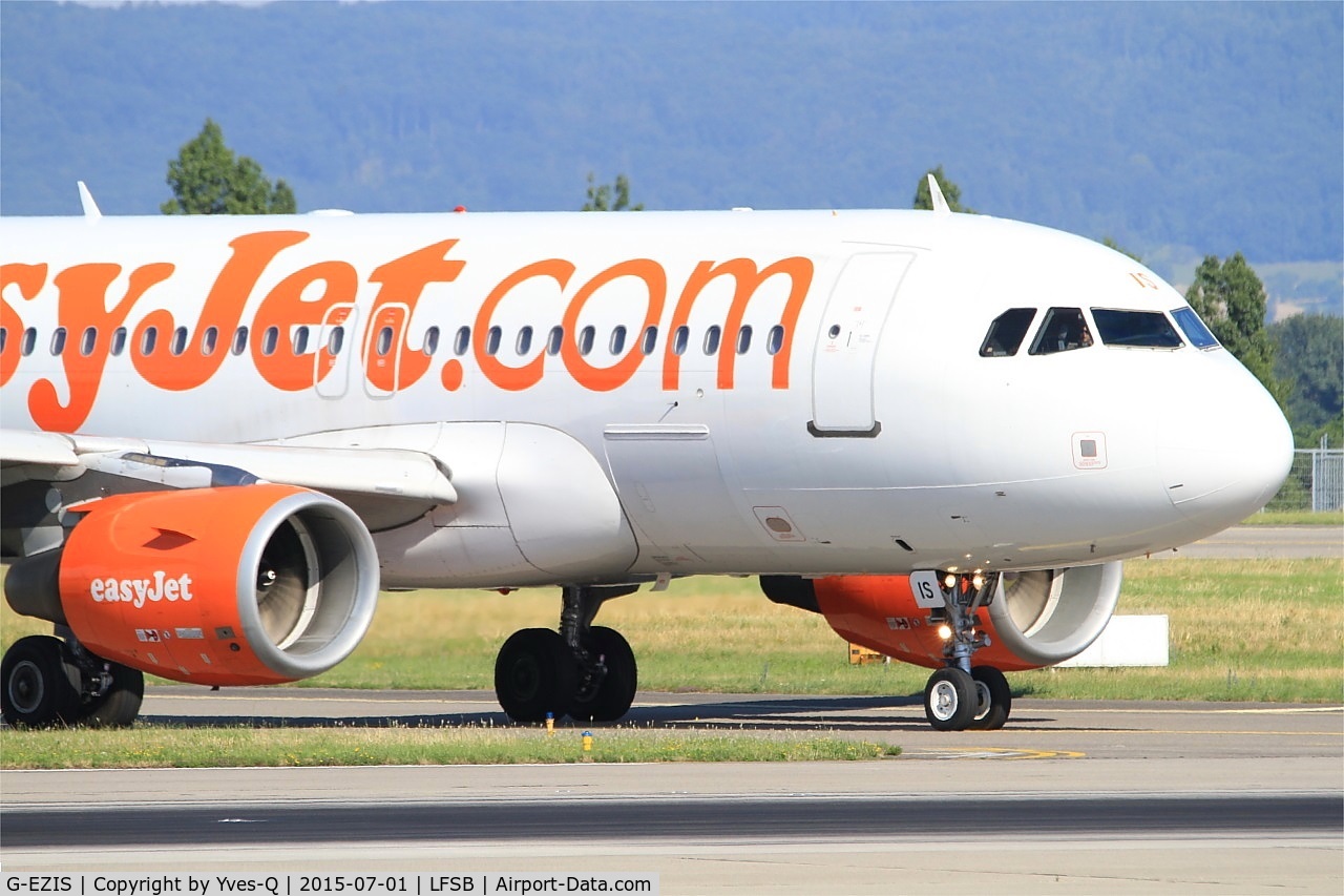 G-EZIS, 2005 Airbus A319-111 C/N 2528, Airbus A319-111, Lining up rwy 15, Bâle-Mulhouse-Fribourg airport (LFSB-BSL)
