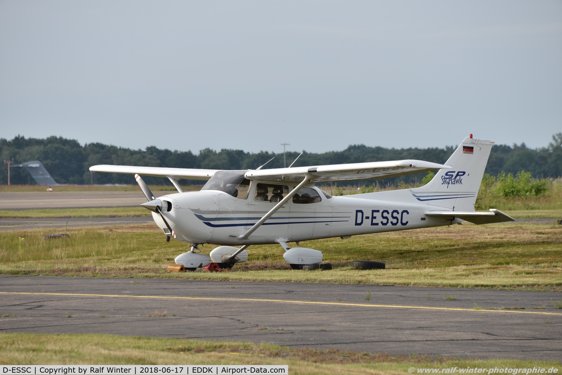 D-ESSC, Cessna 172S C/N 172S9538, Cessna 172S Skyhawk 2 - Private - 172S9538 - D-ESSC - 17.06.2018 - CGN