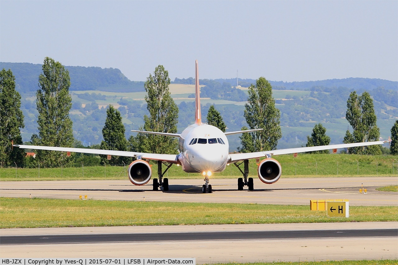 HB-JZX, 2009 Airbus A320-214 C/N 4157, Airbus A320-214, Taxiing to holding point rwy 15, Bâle-Mulhouse-Fribourg airport (LFSB-BSL)