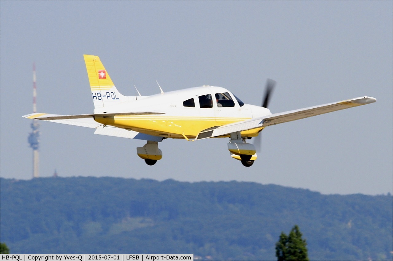 HB-PQL, 1989 Piper PA-28-181 Archer II C/N 2890121, Piper PA-28-181 Archer II, Landing rwy 15, Bâle-Mulhouse-Fribourg airport (LFSB-BSL)