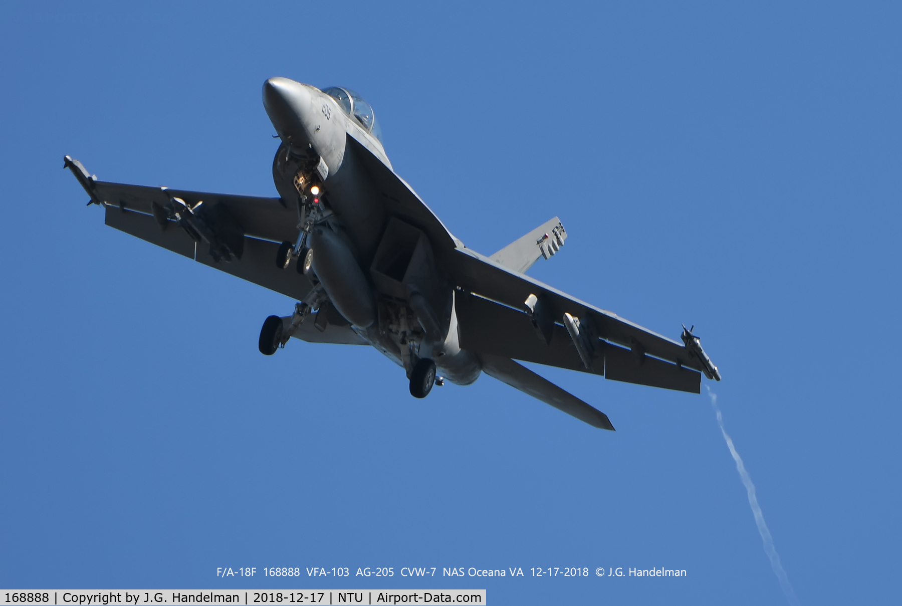 168888, Boeing F/A-18F Super Hornet C/N 168888, On final.