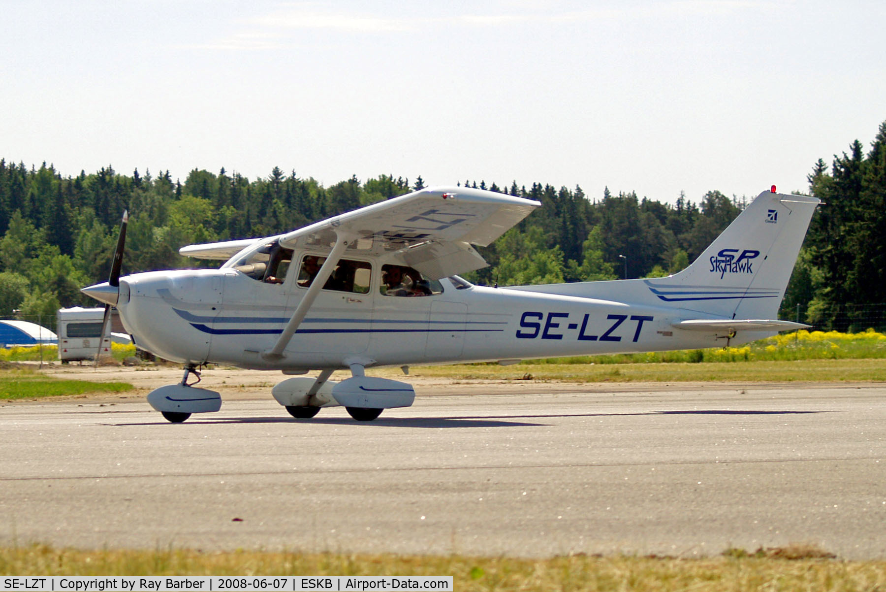 SE-LZT, 2003 Cessna 172S SP C/N 172S9298, SE-LZT   Cessna 172S Skyhawk SP [172S-9298] Stockholm-Barkarby~SE 07/06/2008