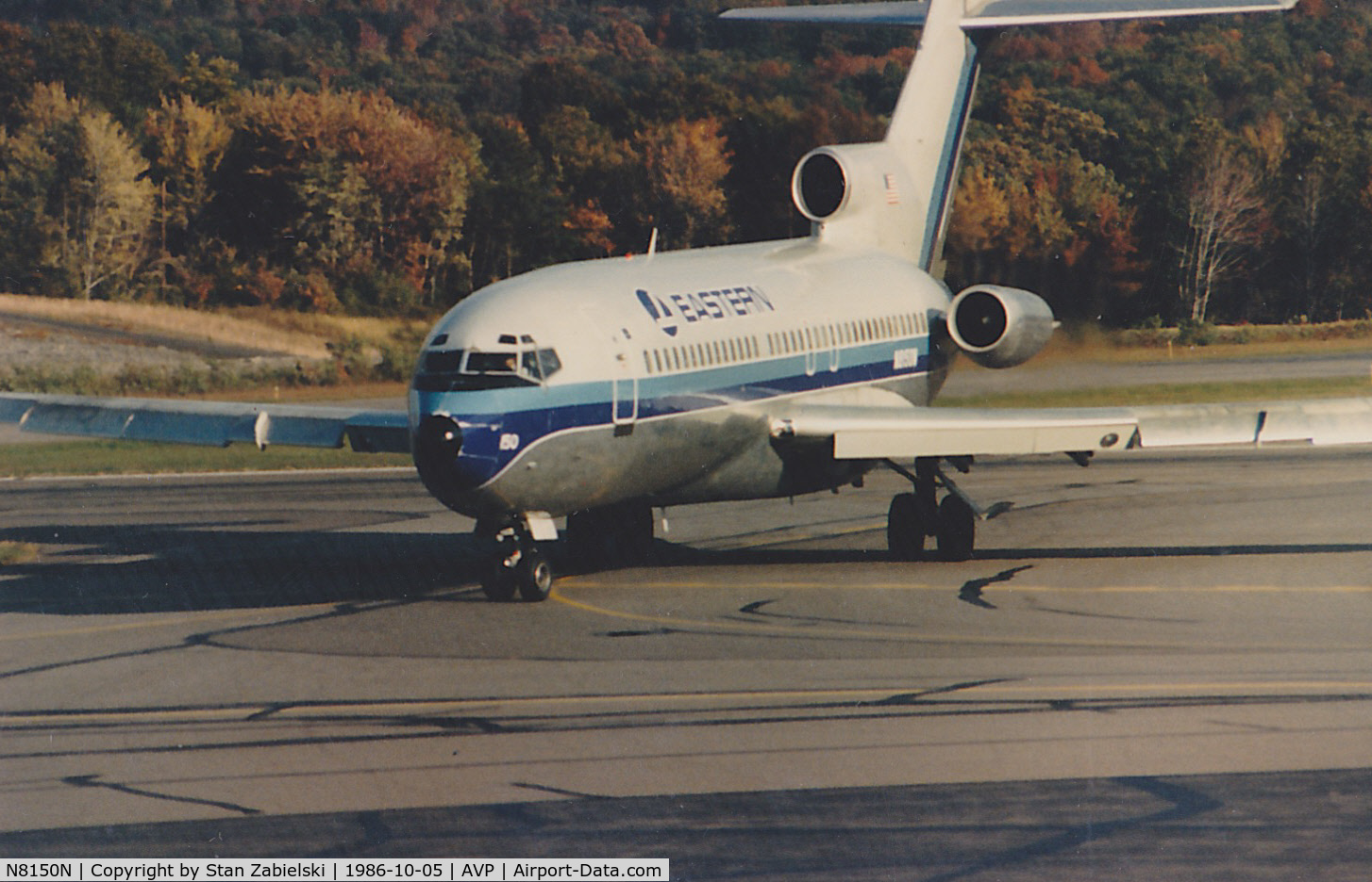 N8150N, 1966 Boeing 727-25 C/N 18974, taxing to gate (old terminal)