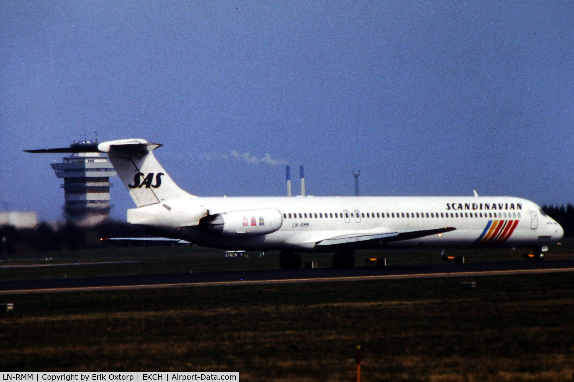 LN-RMM, 1991 McDonnell Douglas MD-81 (DC-9-81) C/N 53005, LN-RMM taking off rw 04R