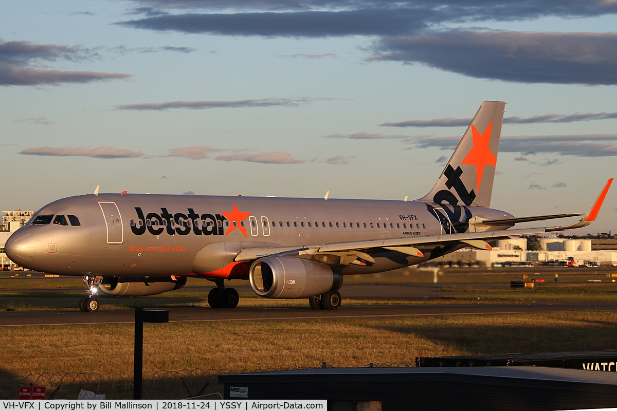 VH-VFX, 2013 Airbus A320-232 C/N 5871, TAXIING