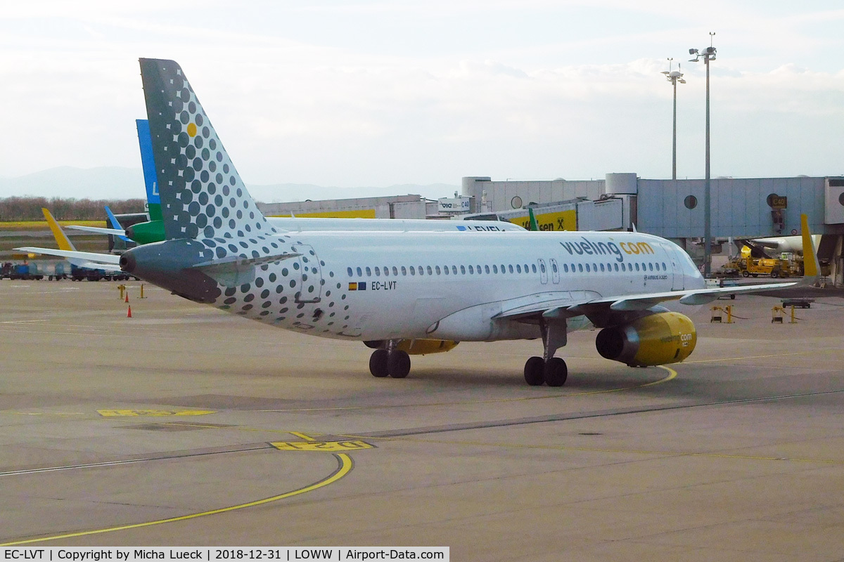 EC-LVT, 2013 Airbus A320-232 C/N 5612, At Vienna