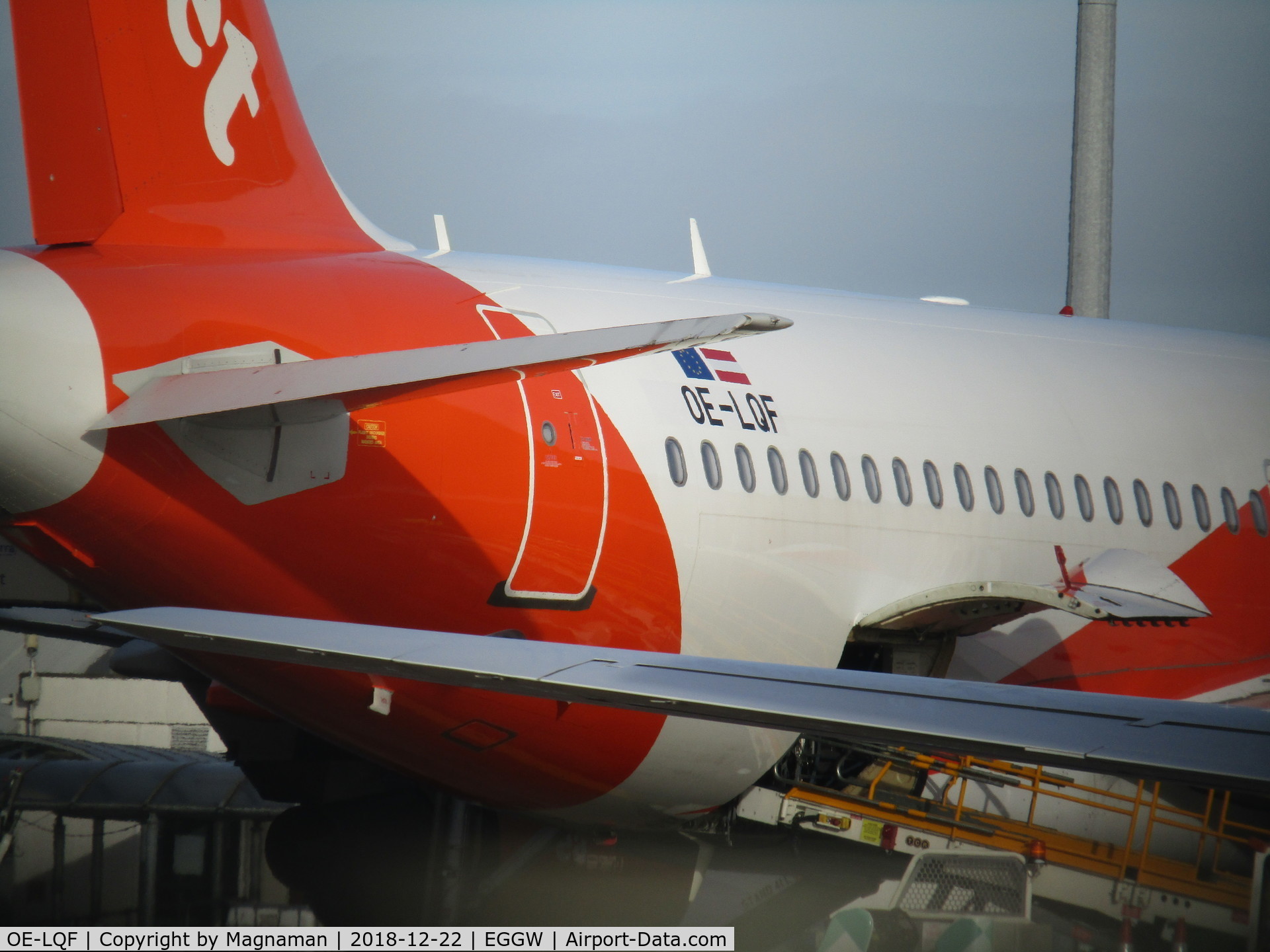 OE-LQF, 2009 Airbus A319-111 C/N 3844, when your camera becomes yor bins!